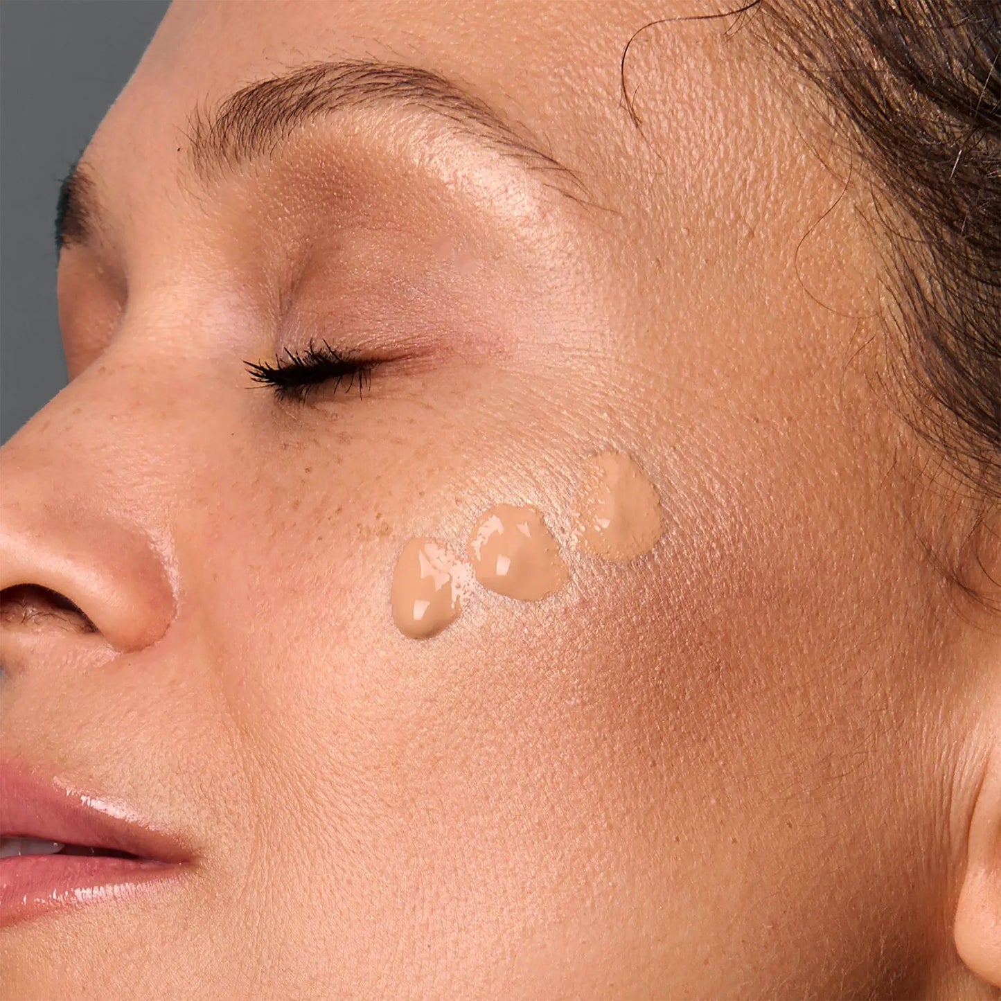 SMOOTH Crème Concealer & Foundation Duo, beige shade swatches on skin for a natural finish