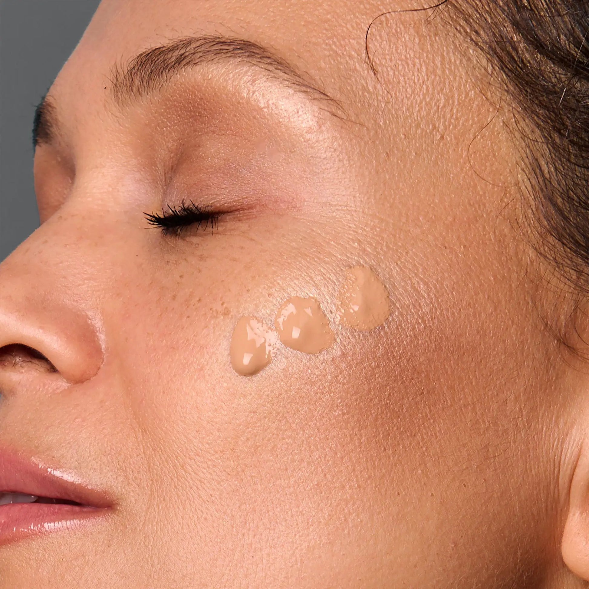 SMOOTH Crème Concealer & Foundation Duo, beige shade swatches on skin for a natural finish